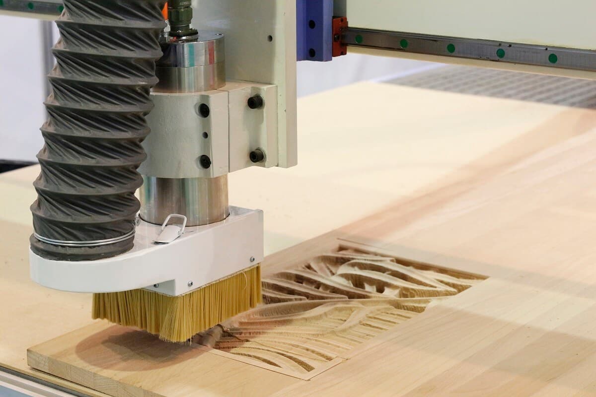 CNC frézka na zpracování dřeva