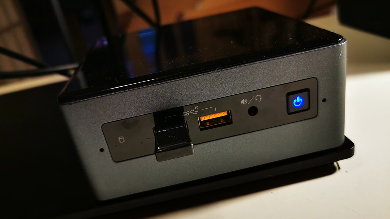 インテル nuc usb