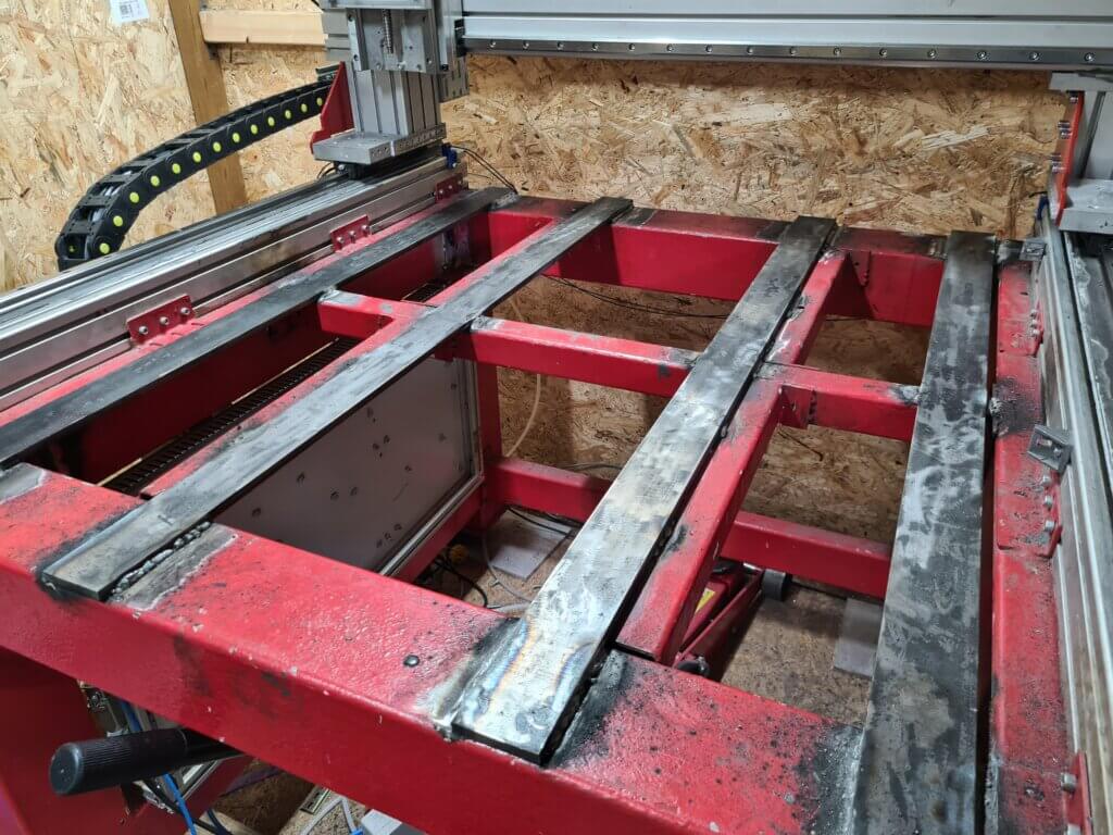 mightymill diy cnc 建造焊接工作台到废板框架夹具工作台